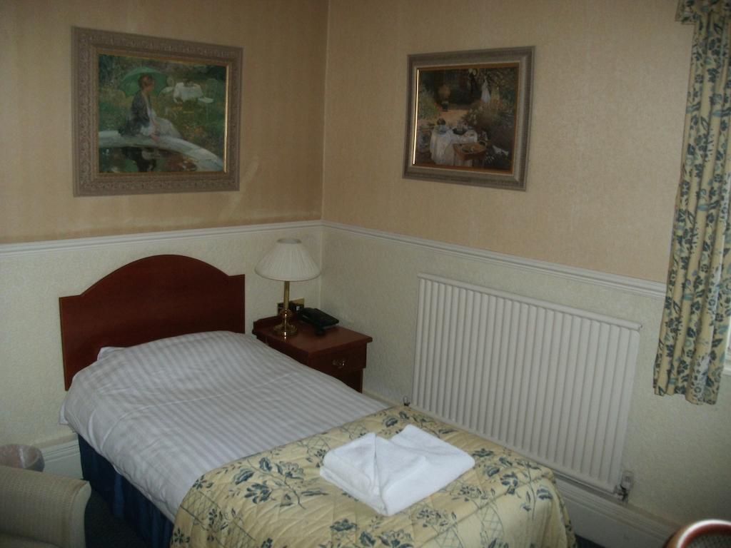 Clarkes Hotel Barrow In Furness Zimmer foto